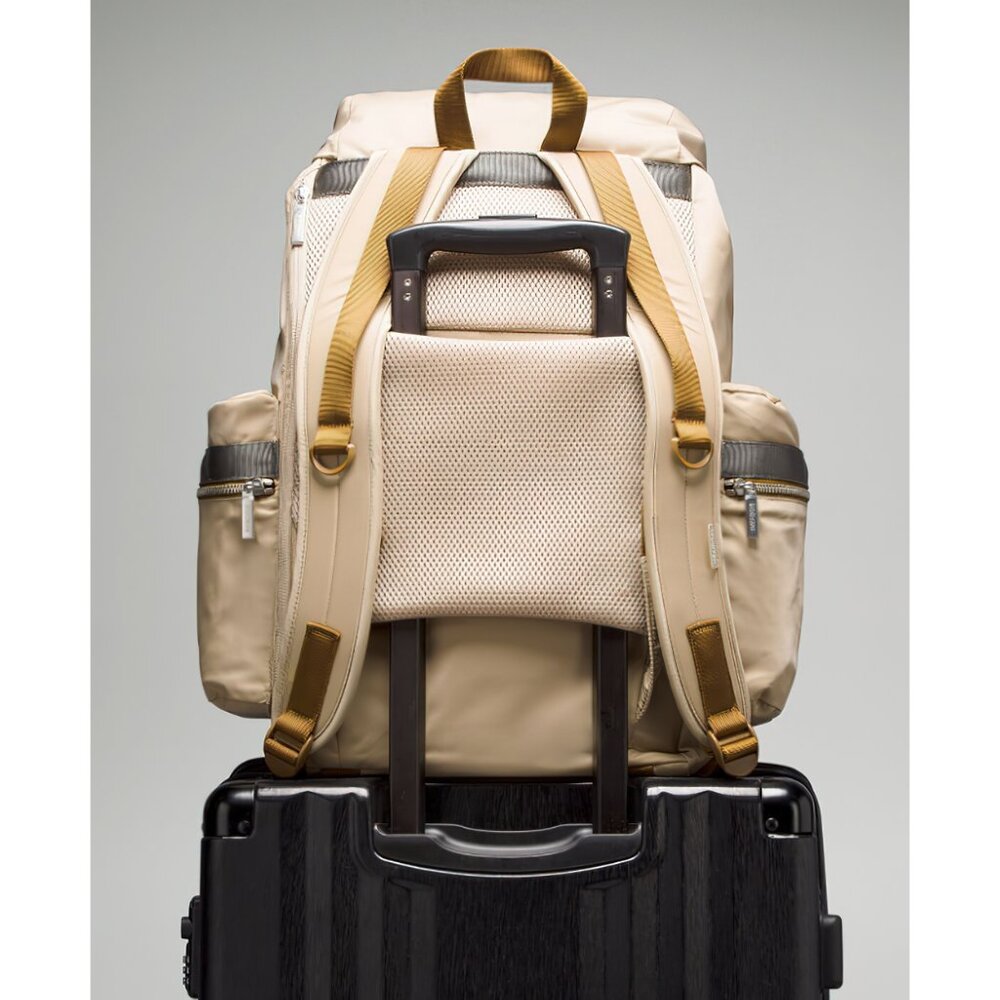 Lululemon Wunderlust Backpack 25L Brown - Picture 9 of 16